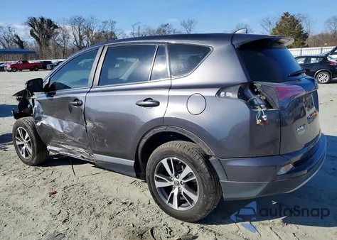 2017 Toyota Rav4 Xle z USA, uszkodzony, nr VIN JTMWFREV2HJ131471